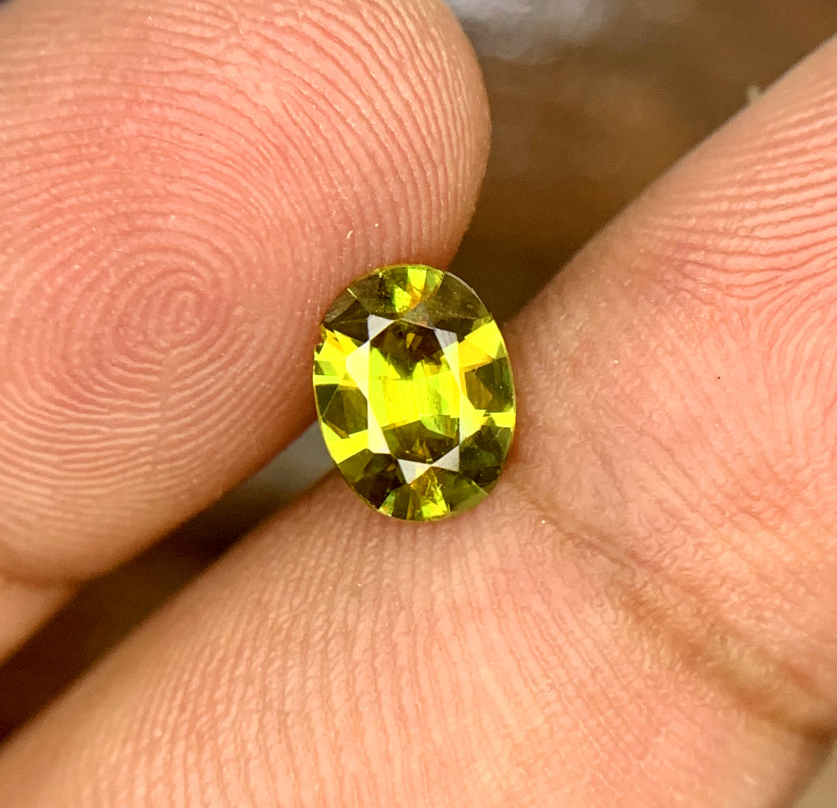 Loose oval sphene gemstone, thin profile cut
Titanite sphene gemstone, faceted detail view