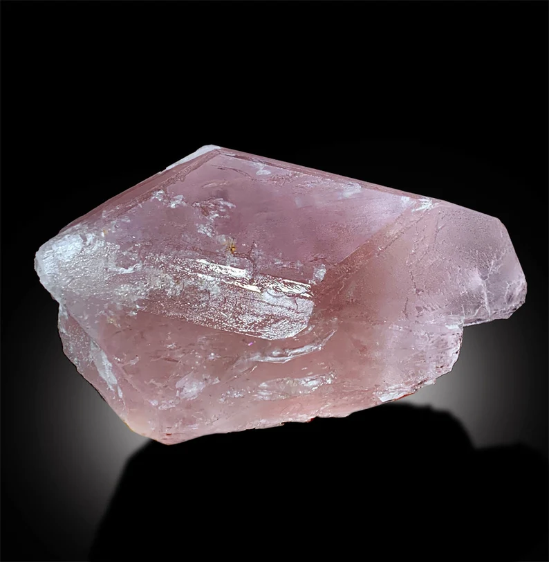 Morganite crystal lighting and color saturation detail
Natural terminated crystal free of chips or damage