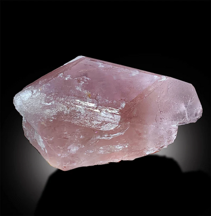 Morganite crystal lighting and color saturation detail
Natural terminated crystal free of chips or damage
