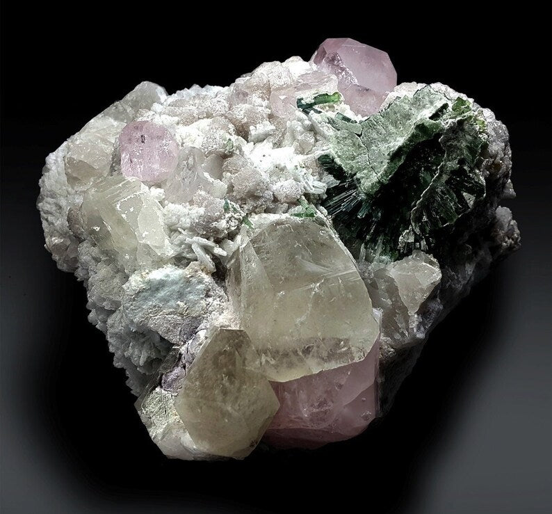 Multi-mineral morganite specimen, quartz and lepidolite detail
Natural pink morganite crystals, close-up color detail