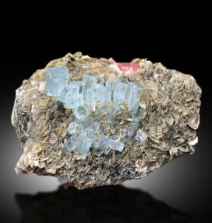 Aquamarine crystal cluster, 165x130x84mm, side view
Muscovite mica detail on aquamarine spec