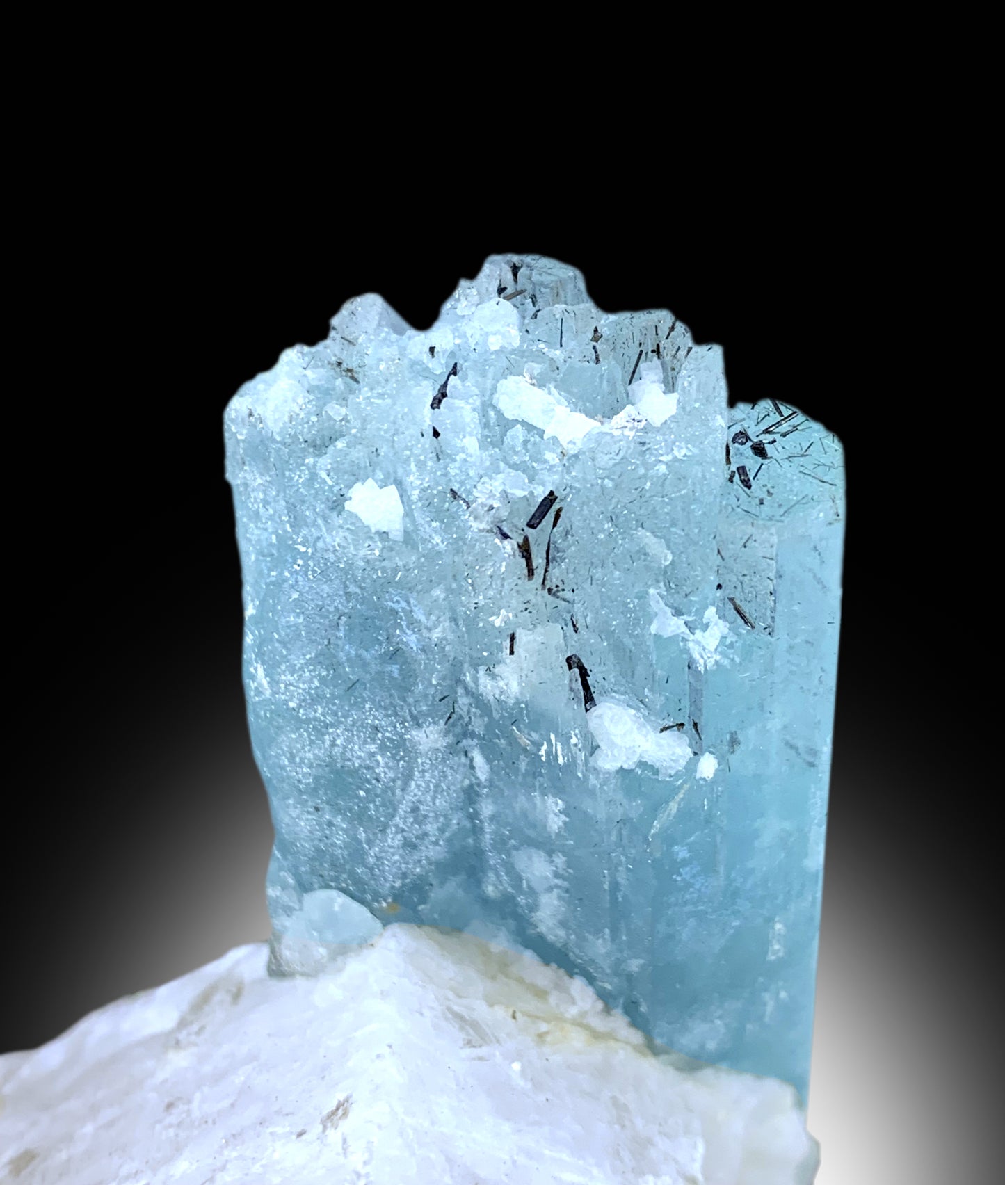 Natural Aquamarine Mineral Specimen 298 Gram