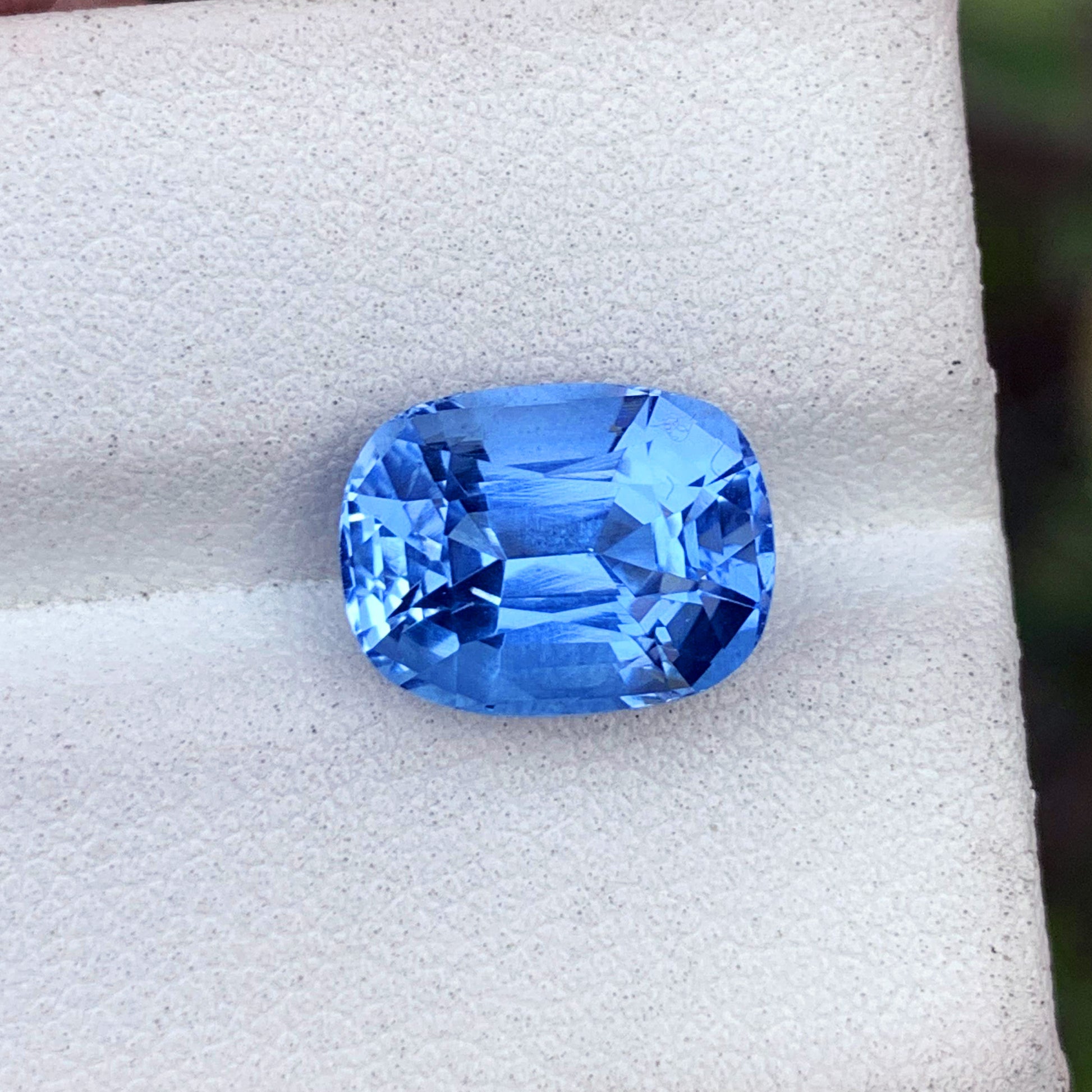 Natural aquamarine IF clarity gemstone for ring
Brazil aquamarine deep blue cushion cut profile