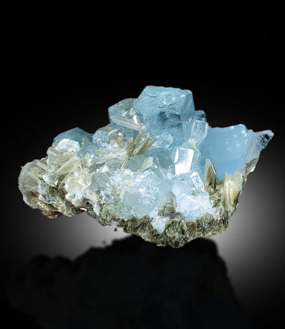 Natural aquamarine cluster showing natural blue color
Aquamarine crystal specimen, collector display scale