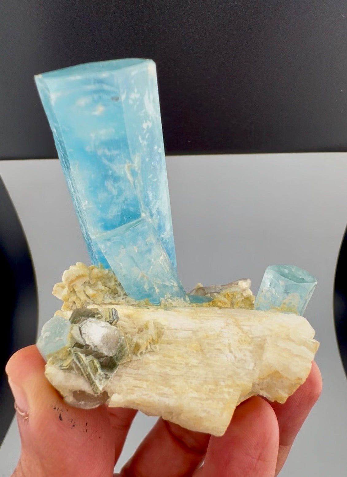 Natural aquamarine crystal cluster, display angle
Self standing sky blue aquamarine specimen, top view