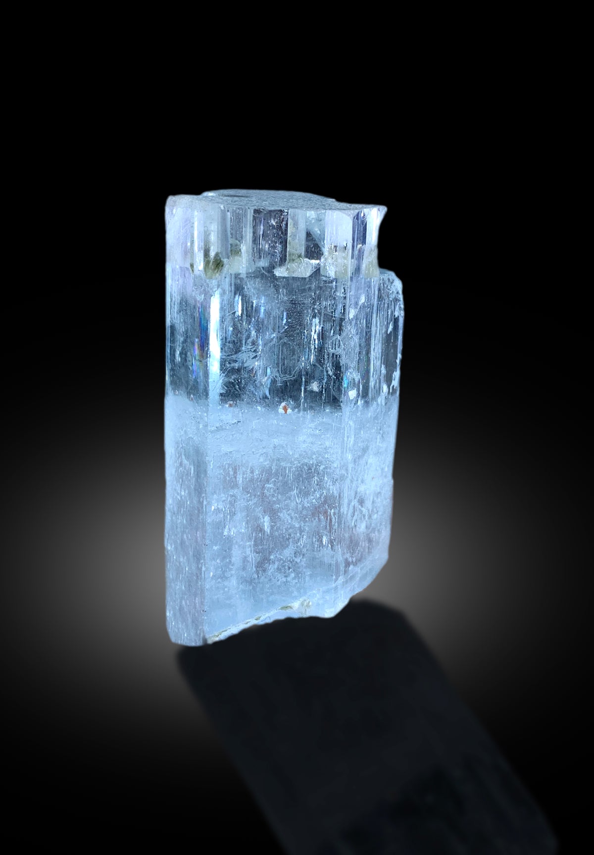 Natural aquamarine from the Skardu region of Pakistan
Crystal faces on a transparent aquamarine specimen
