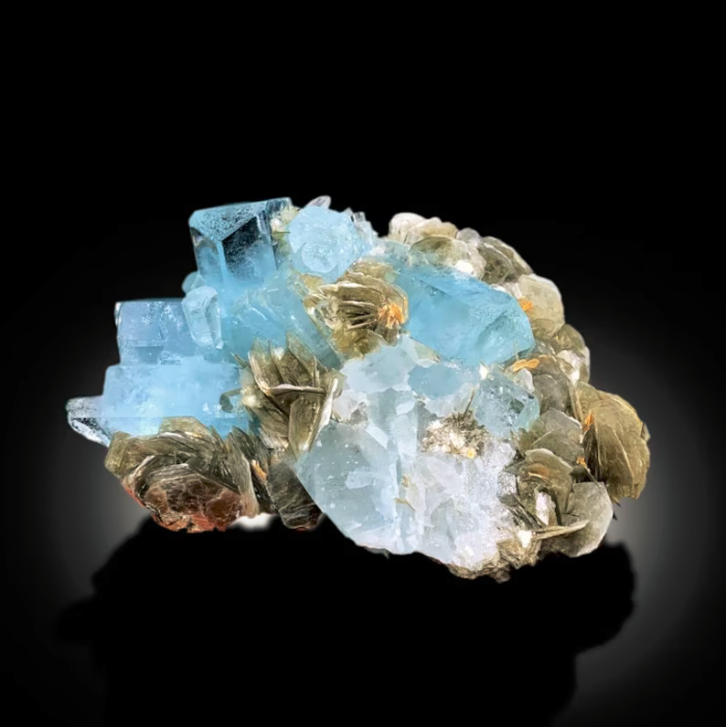 Natural aquamarine specimen from Gilgit Baltistan, Pakistan
Terminated aquamarine crystals showing gem grade luster