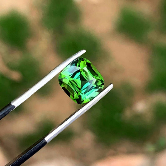 Natural bi-color tourmaline loose gemstone bluish green
3.25 carat elbaite tourmaline faceted stone Afghanistan