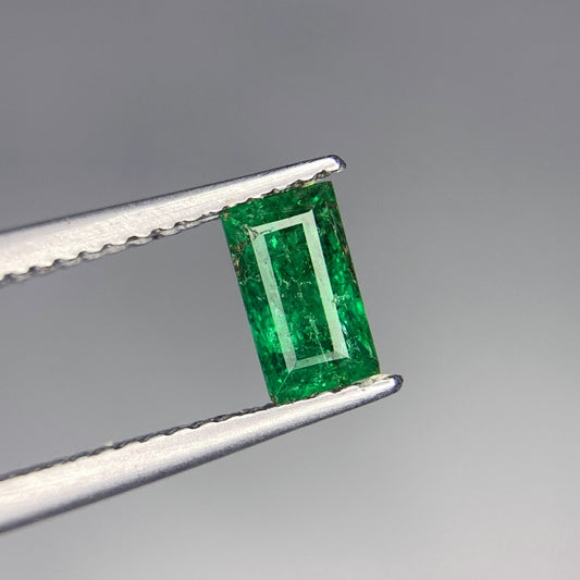 Natural green Emerald gemstone from Afghanistan
Loose Emerald stone for ring making