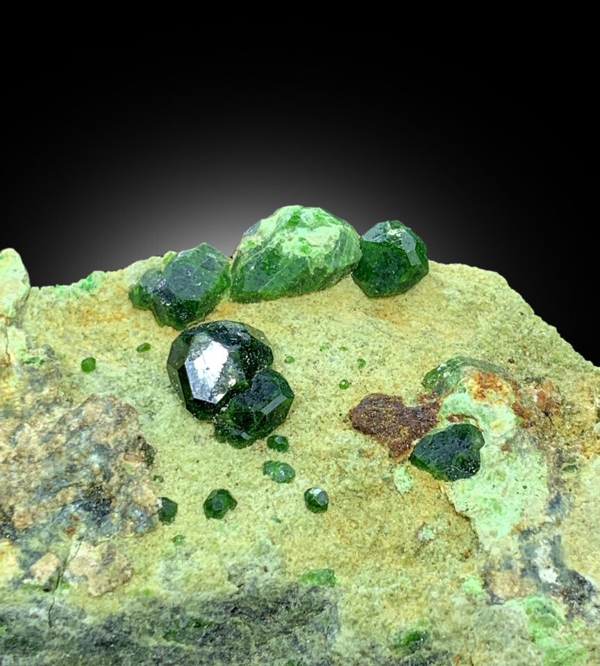 Natural green garnet crystals from Pakistan
Rare garnet mineral display specimen
Untreated Demantoid Garnet crystal cluster