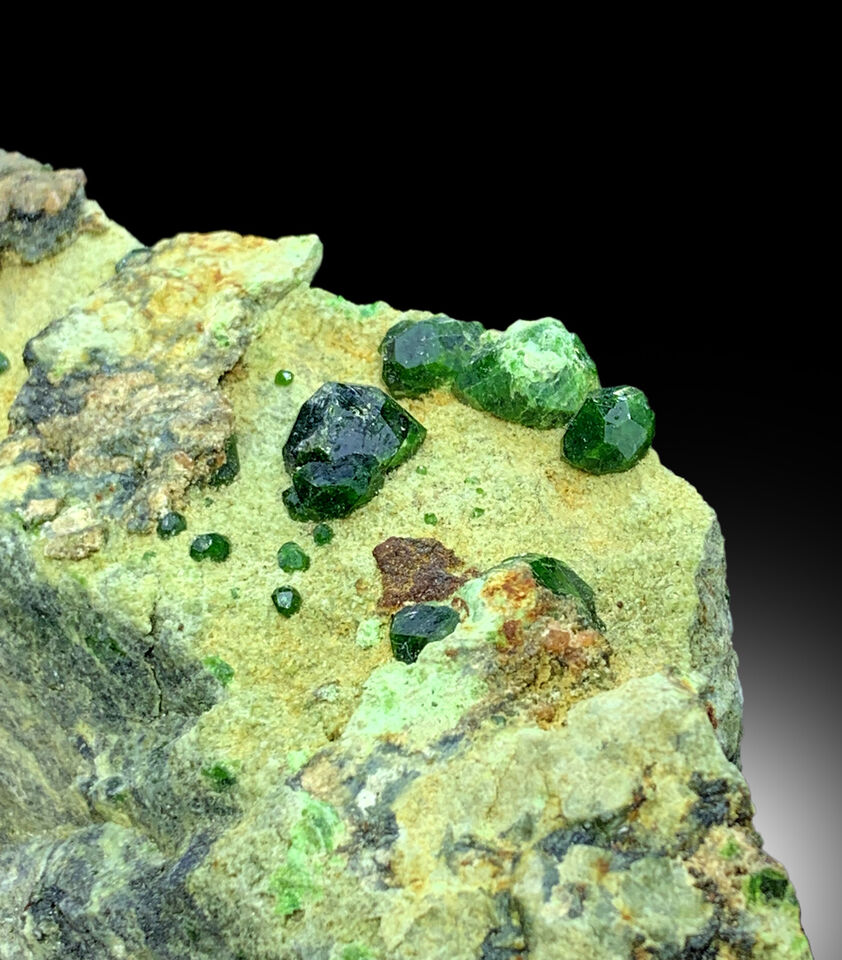 Collector garnet crystal cluster specimen
High quality Demantoid Garnet formation
Natural green garnet display centerpiece