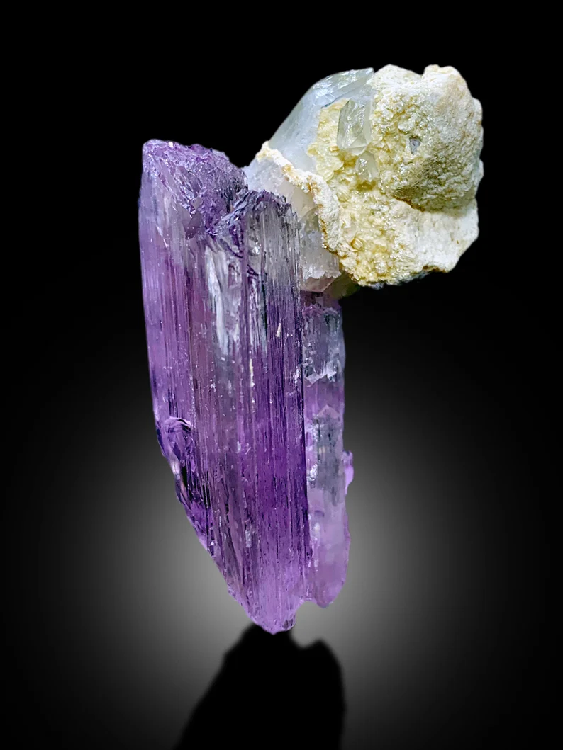 Natural kunzite with green tourmaline Afghan pegmatite
Double terminated kunzite mountain shape termination detail
