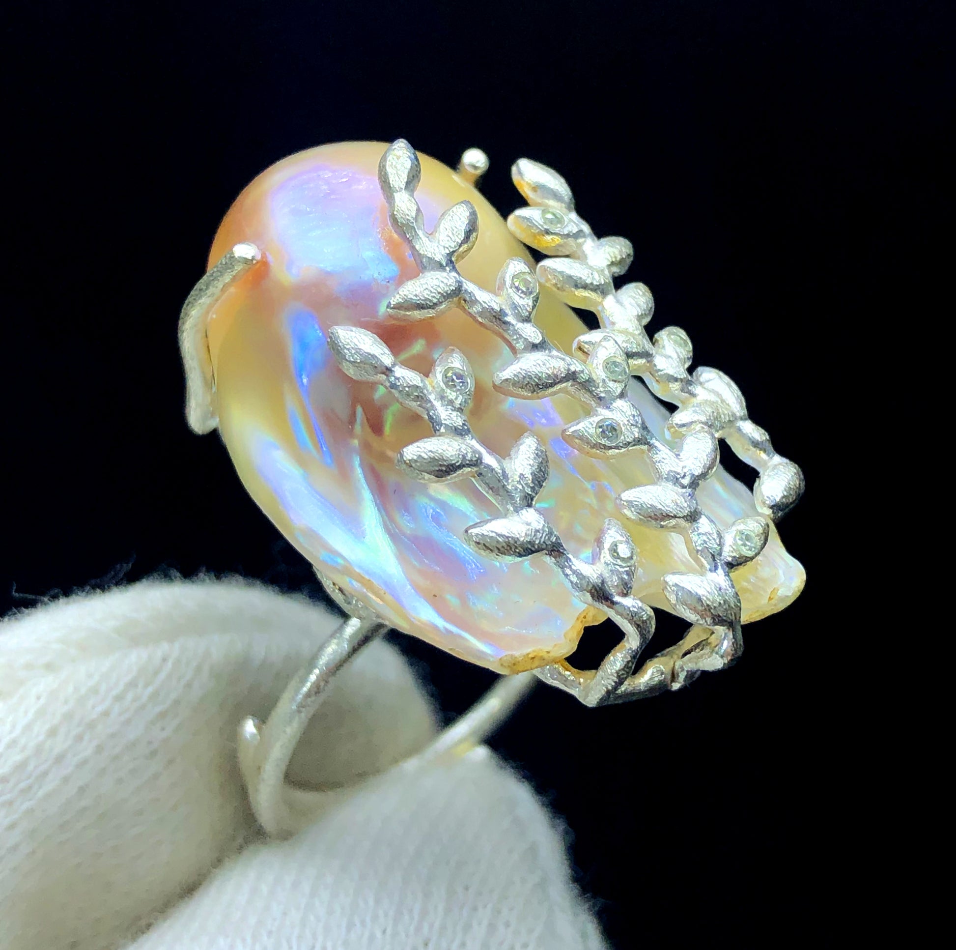 Adjustable baroque pearl ring everyday wear
Handmade pearl ring Italy organic pearl shape
Sterling silver 925 pearl ring 50ct profile view
Baroque pearl wedding ring delicate design
Natural pearl ring adjustable band close-up
June birthstone pearl ring handmade gift