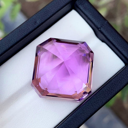 Pink kunzite square cushion cut profile view 24x18mm
Natural spodumene kunzite Afghanistan loose stone
Lilac pink kunzite statement jewelry 