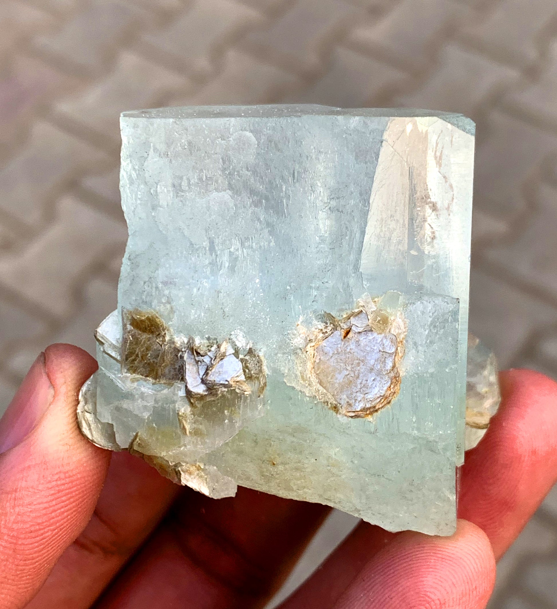 Natural terminated crystals free of chips or damage
Small aquamarine cluster full length view