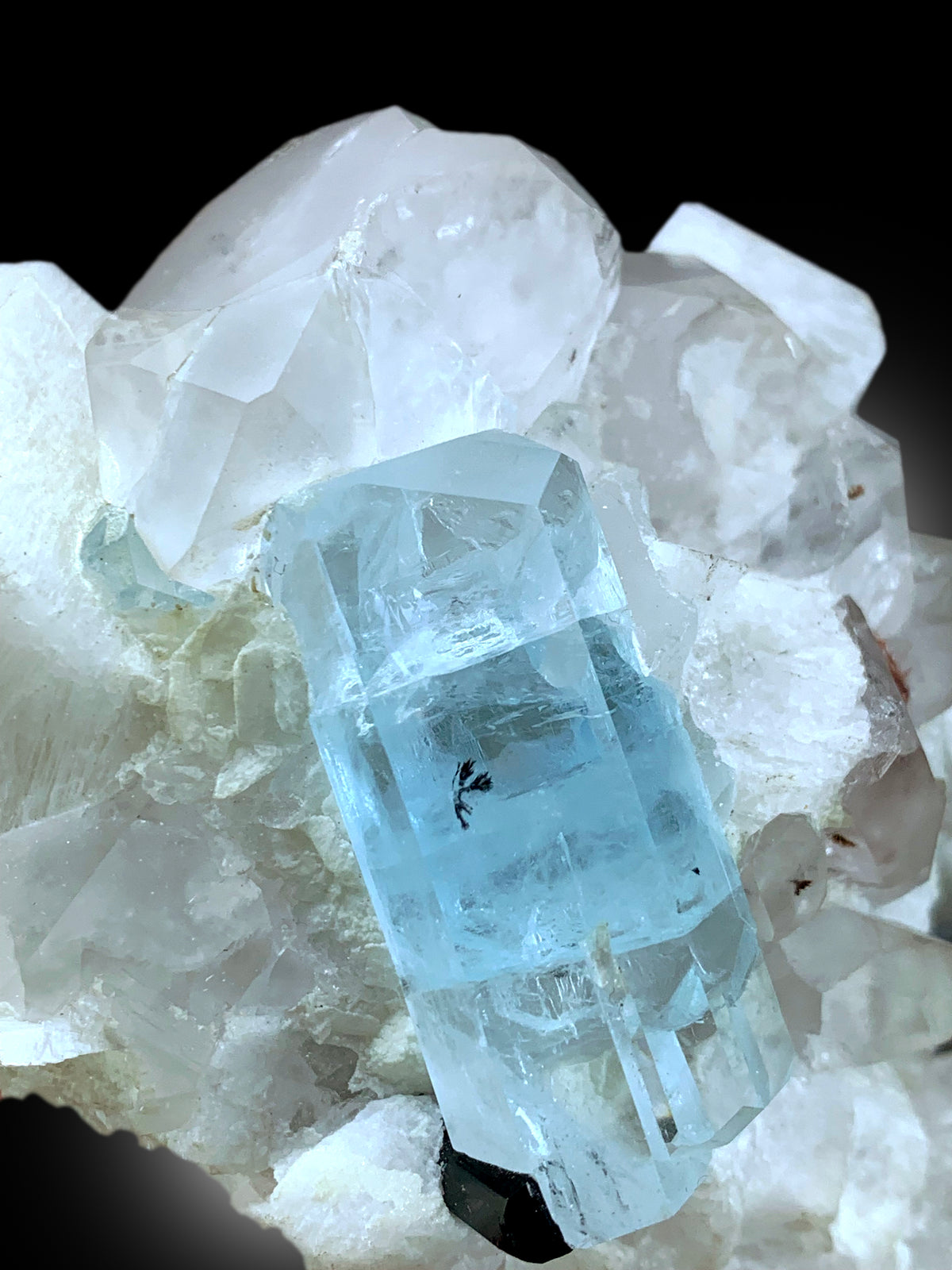 Natural untreated aquamarine crystal specimen
Aquamarine specimen dimensions 127 by 76 by 64 mm