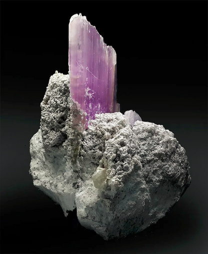 Self standing kunzite crystal display piece
Natural untreated kunzite specimen close-up