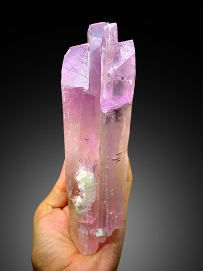 Natural untreated pink kunzite crystal specimen
Kunzite crystal dimensions 172 by 66 by 45 mm