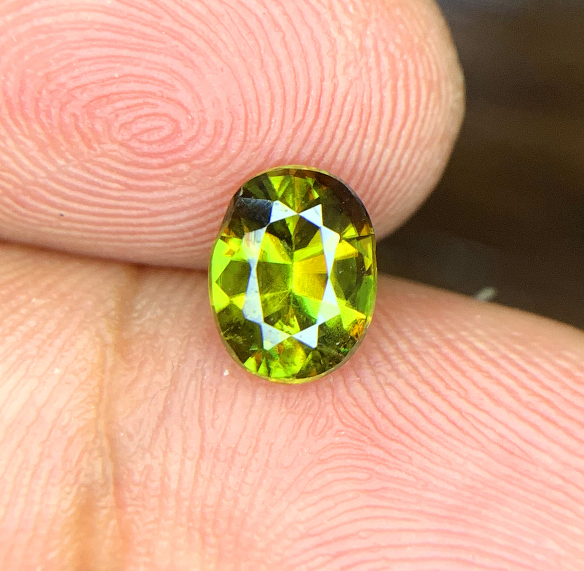 Oval cut sphene gemstone for ring setting
Titanite sphene gemstone showing natural fire and dispersion