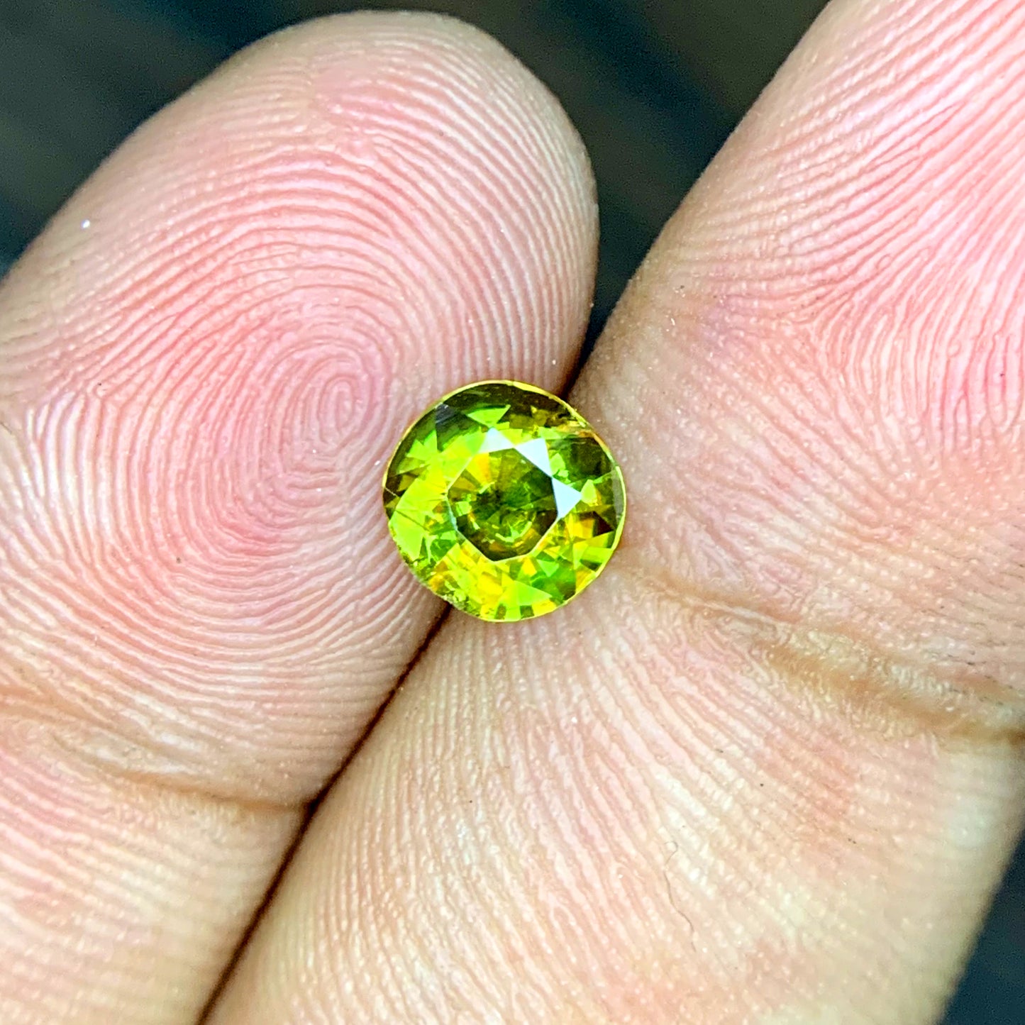 Pakistani Himalayan sphene round cut 0.80ct profile
Natural sphene gemstone fire display detail earring 