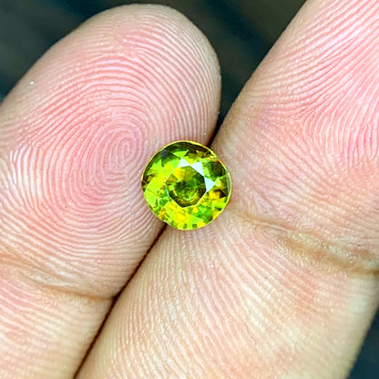 Pakistani Himalayan sphene round cut 0.80ct profile
Natural sphene gemstone fire display detail earring 