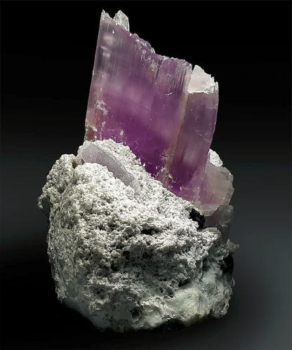 Pink kunzite specimen with quartz crystal
2105 gram kunzite mineral specimen for sale