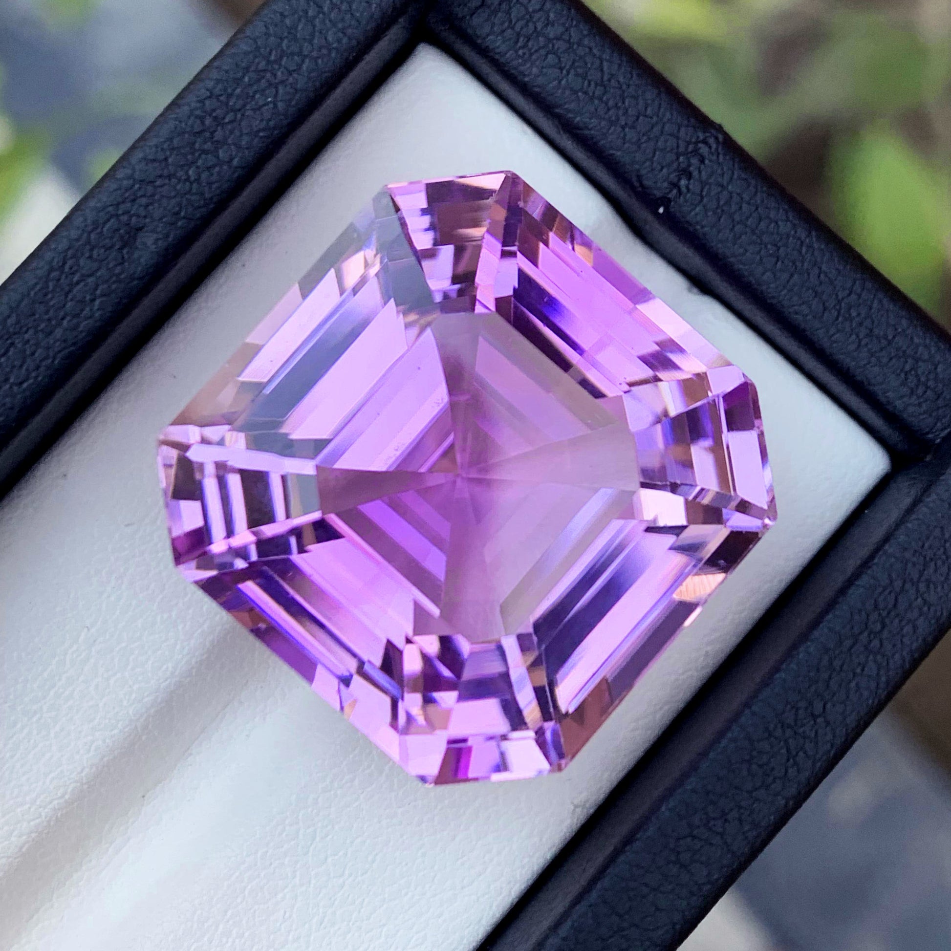Pink kunzite square cushion cut profile view 24x18mm
Natural spodumene kunzite Afghanistan loose stone
Lilac pink kunzite statement jewelry 