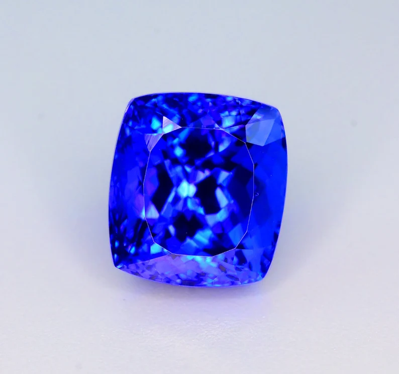 Princess cut tanzanite stone side profile view
Top view of 15.34 carat tanzanite gemstone