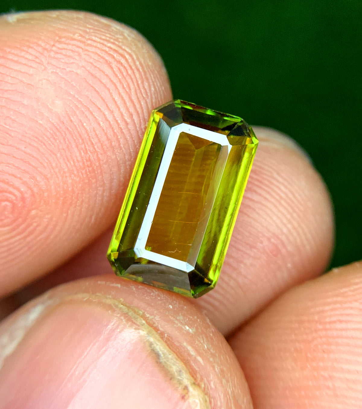 Rectangular emerald cut sphene, 11x7x3.5mm
Green fire sphene showing dispersion, close-up