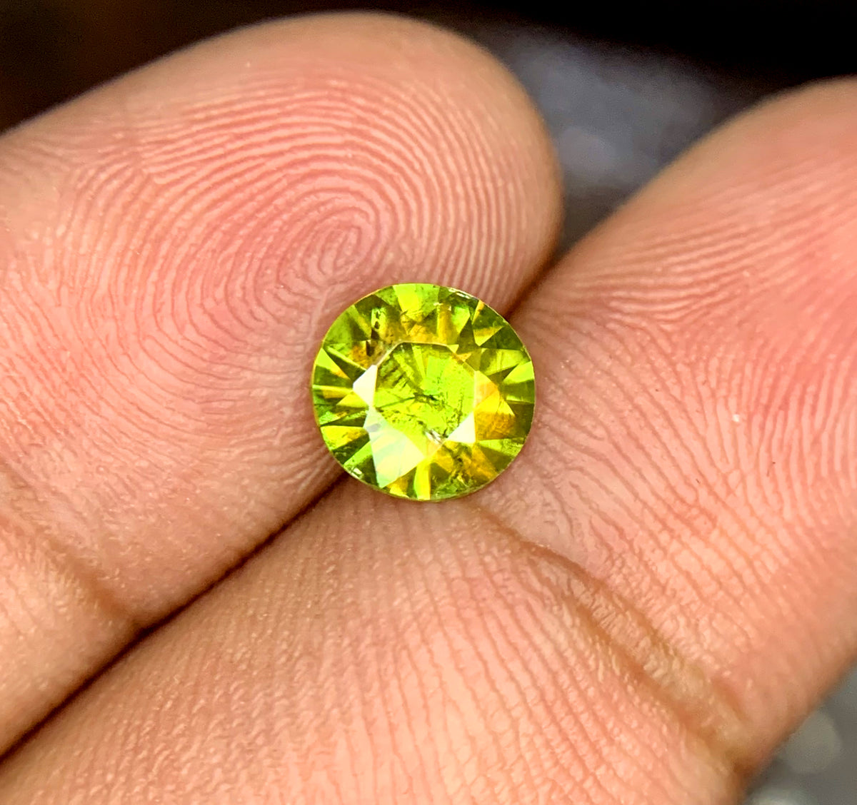 Round faceted sphene gemstone, natural dispersion
Sphene gemstone for jewelry, close color detail
Natural titanite sphene, round cut, full profile
Sphene gemstone, 1.05 carat, angled display view