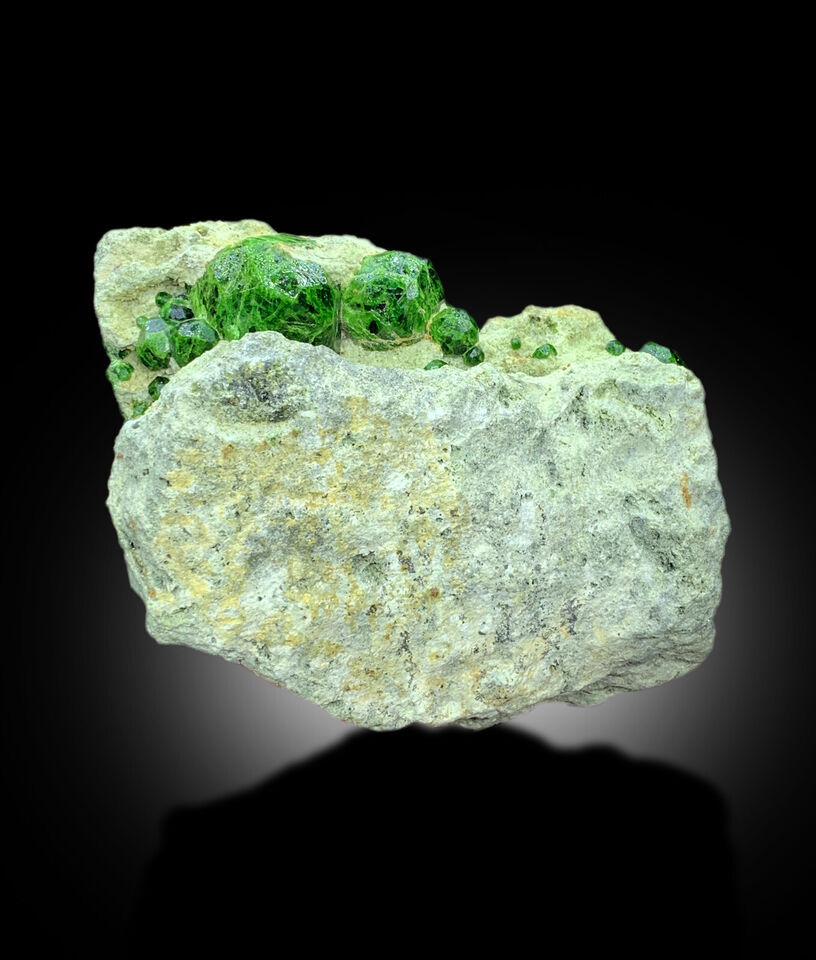 Rare green garnet mineral display piece
Self standing Demantoid Garnet cluster specimen