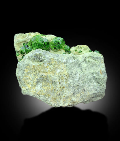 Rare green garnet mineral display piece
Self standing Demantoid Garnet cluster specimen