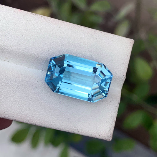 Swiss blue topaz loose gemstone flawless custom emerald cut
19.55 carat Swiss blue topaz Brazil face up