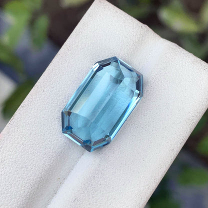 Swiss blue topaz loose stone for pendant or ring
Flawless blue topaz gemstone close-up clarity detail