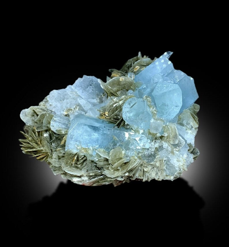 Terminated aquamarine crystals, macro detail
Self standing aquamarine specimen, display angle
