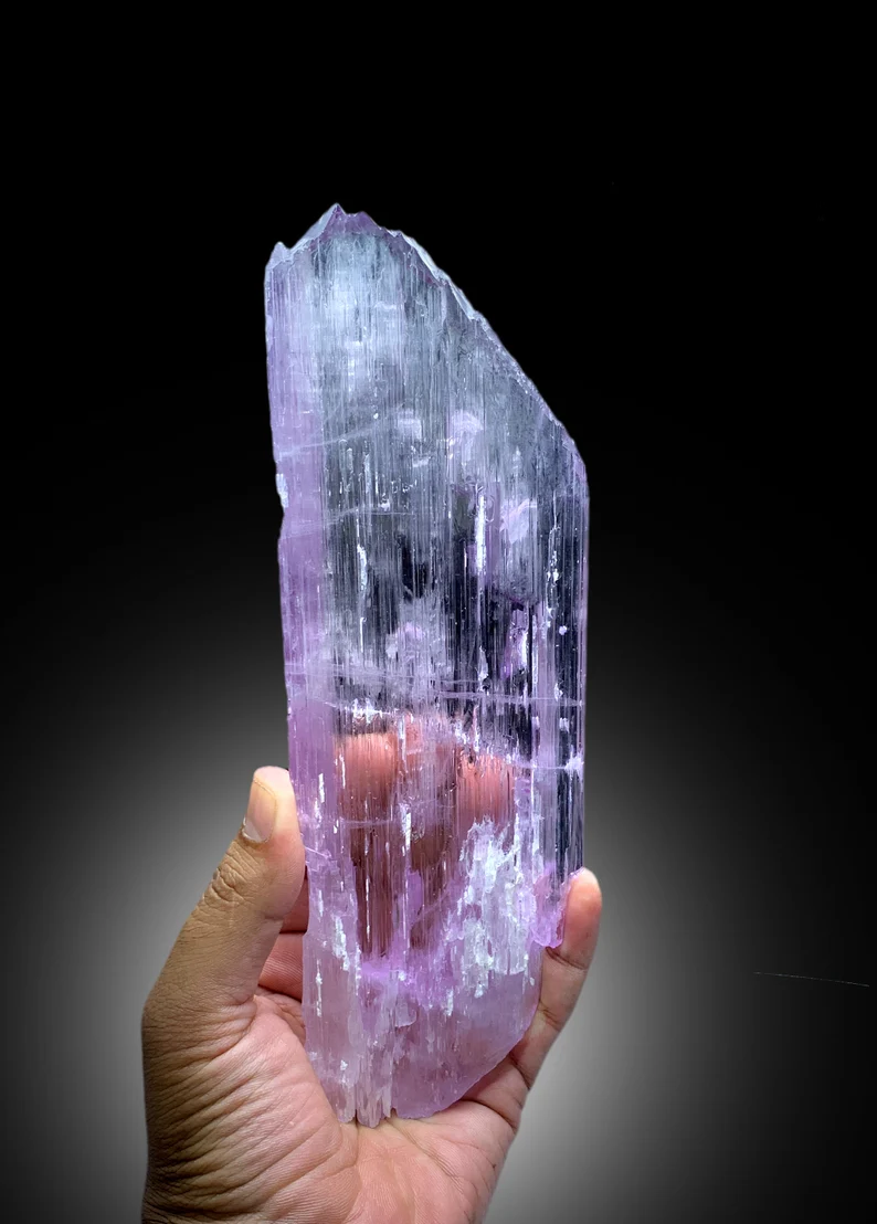 Terminated pink kunzite crystal, full length view
Natural 100% pink color kunzite crystal, close-up