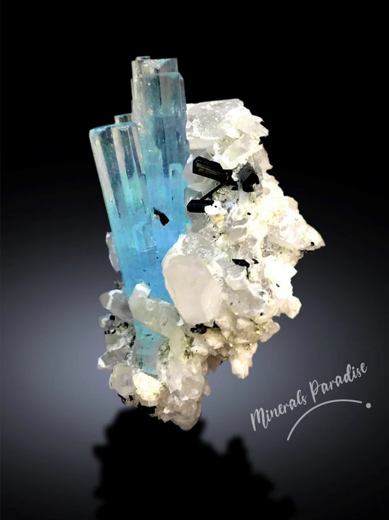 Terminated point of natural aquamarine crystal
Full profile of aquamarine schorl quartz specimen