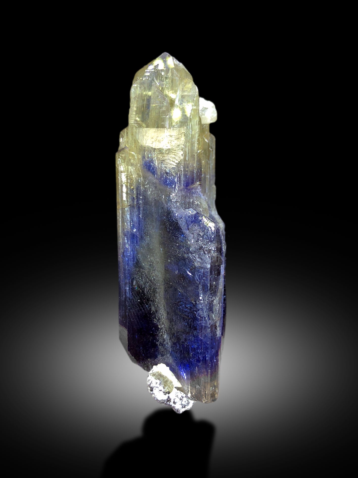 Terminated tanzanite crystal collector specimen
Deep blue tanzanite raw mineral display piece