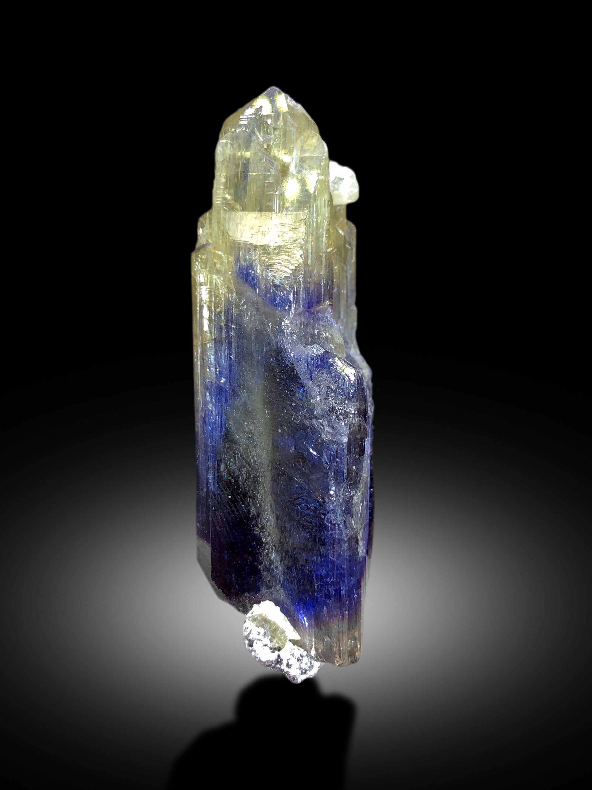 Terminated tanzanite crystal collector specimen
Deep blue tanzanite raw mineral display piece