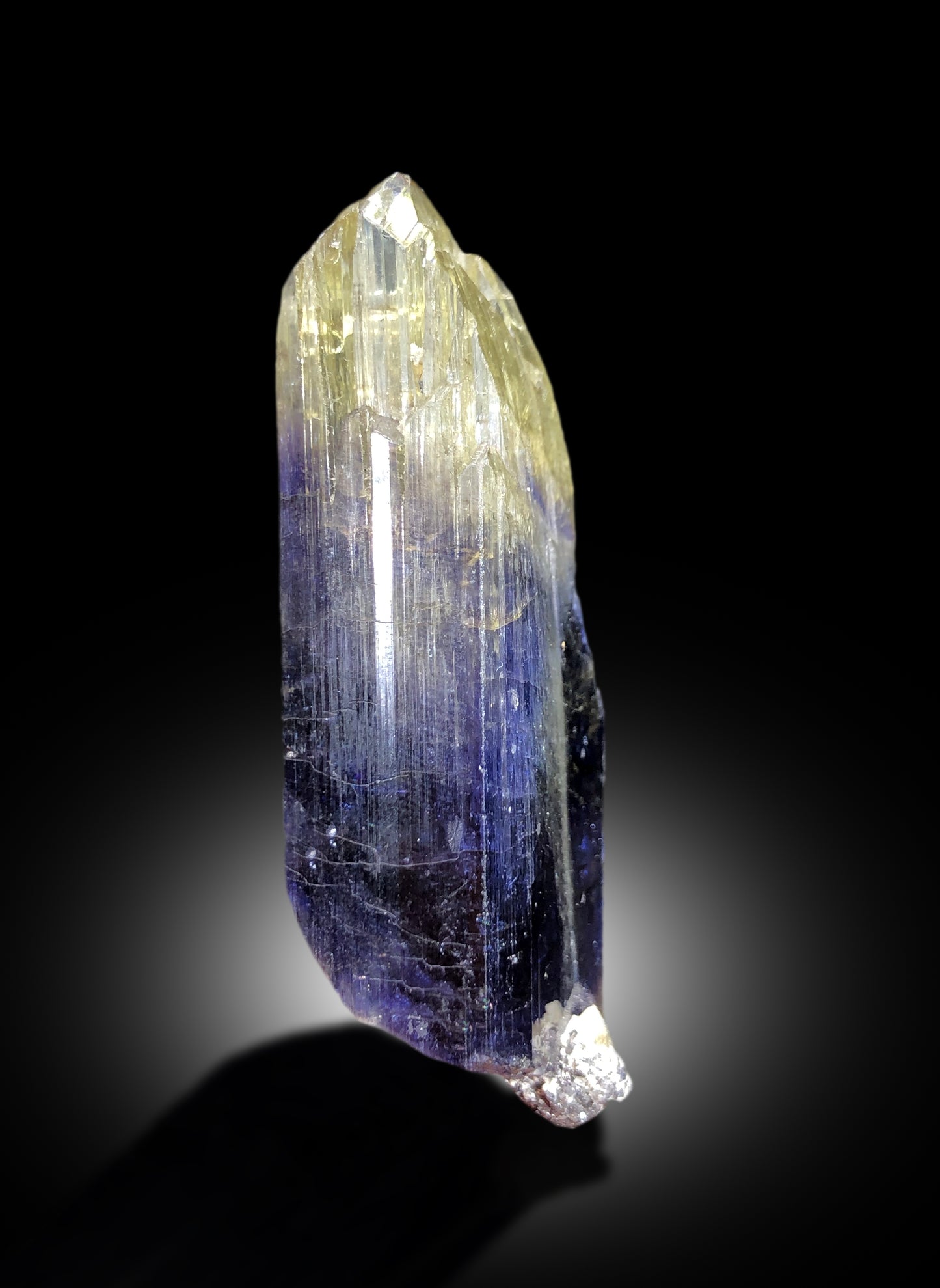 Top quality tanzanite specimen from Tanzania
Unheated natural color tanzanite crystal close-up
