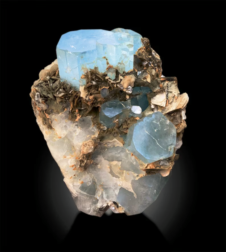 Top view of 2.6 kilogram aquamarine specimen
Aquamarine cluster with scale reference for size
