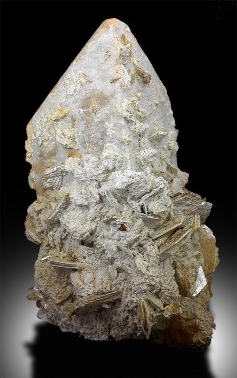 Large topaz specimen, 320x170x150mm, side view
Topaz crystals showing natural termination and clarity
Microlite and topaz association on feldspar, detail shot