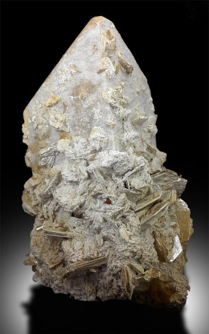 Large topaz specimen, 320x170x150mm, side view
Topaz crystals showing natural termination and clarity
Microlite and topaz association on feldspar, detail shot