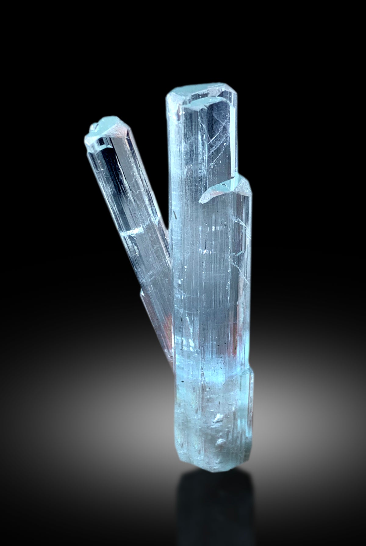 Twinned aquamarine crystal, terminated, close-up
Sky blue aquamarine crystals showing natural transparency