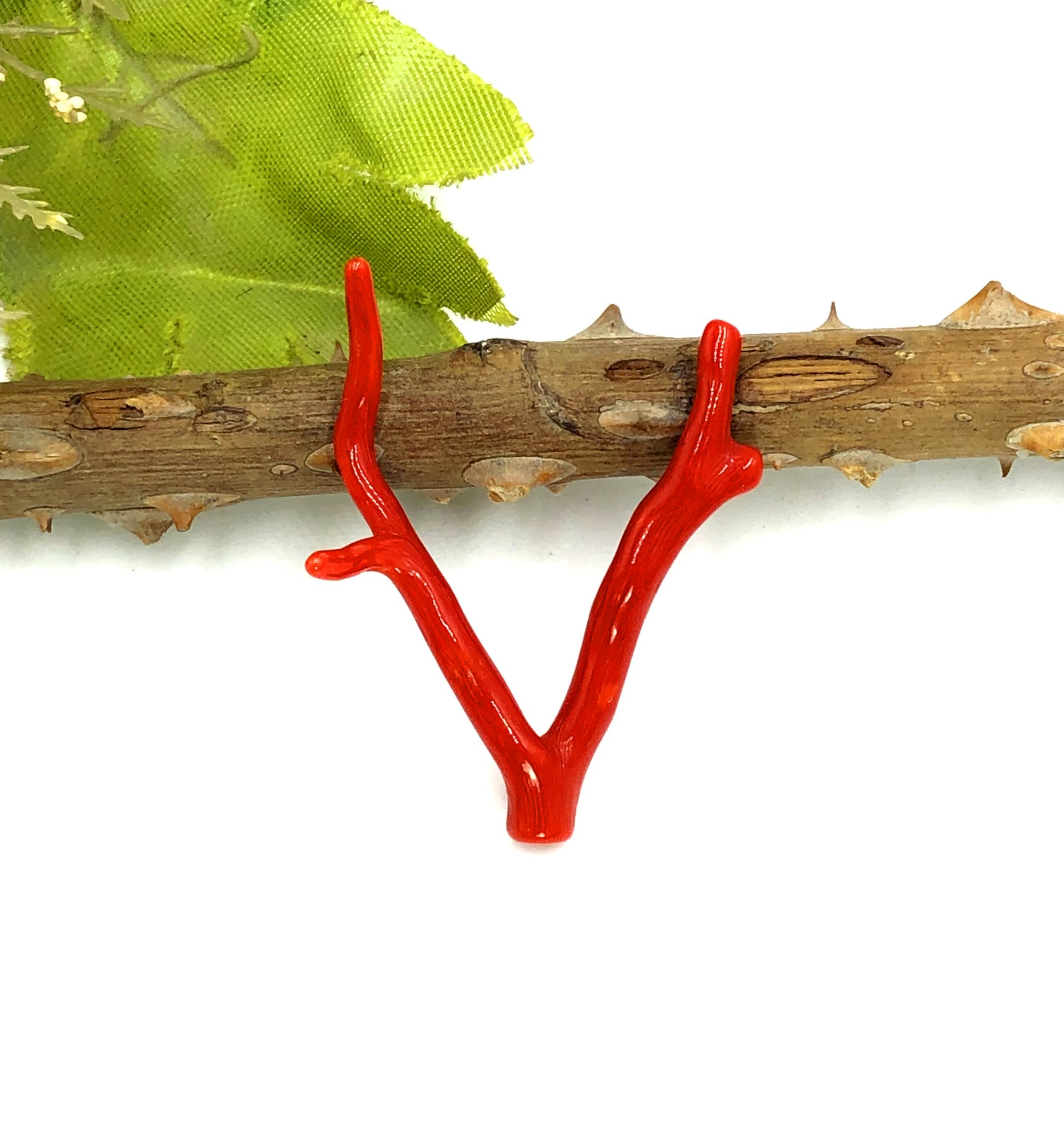 Undyed natural coral branch 41x40mm close-up
Natural coral branch for pendant jewelry making
