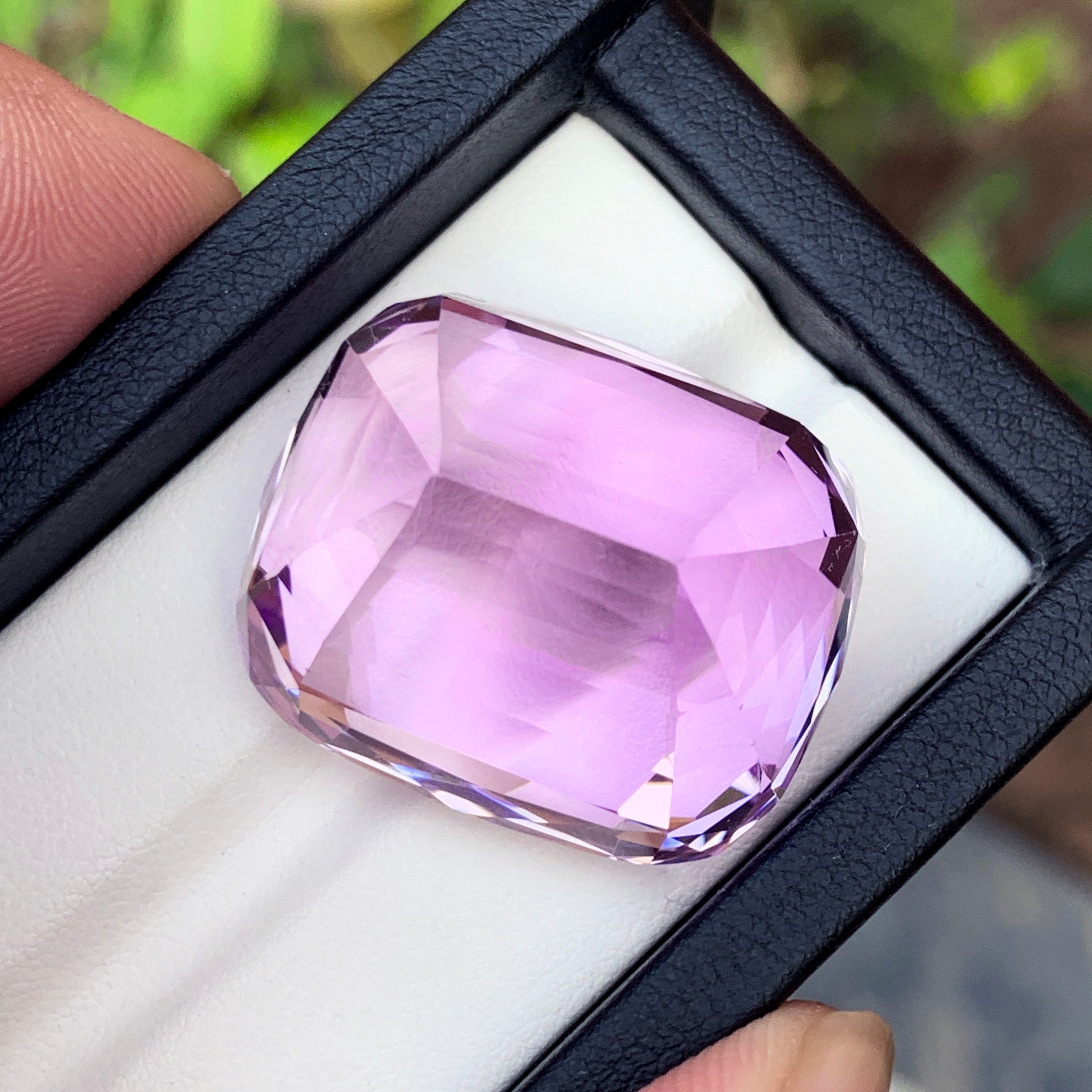 Cushion cut Kunzite gemstone
Untreated Kunzite gemstone