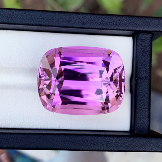 Natural lilac deep pink kunzite loose gemstone 93.65ct
VVS kunzite cushion cut Afghanistan face up