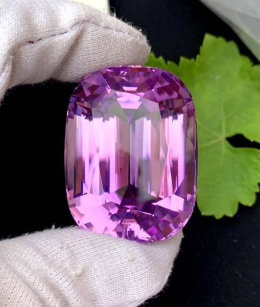 natural pink kunzite gemstone 367 carats
fancy cushion cut kunzite gemstone pink