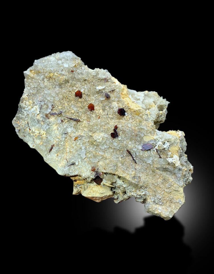 large self-standing Brookite mineral
untreated Brookite with quartz association
geological display specimen from Pakistan