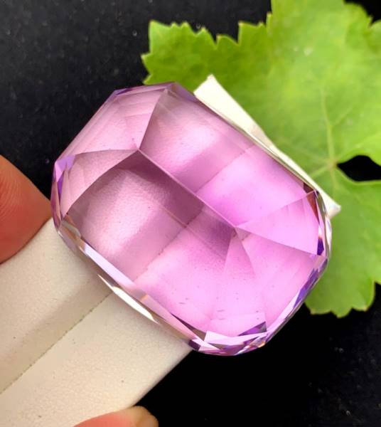 natural kunzite 45x34x28 mm gemstone
high quality pink kunzite collector stone